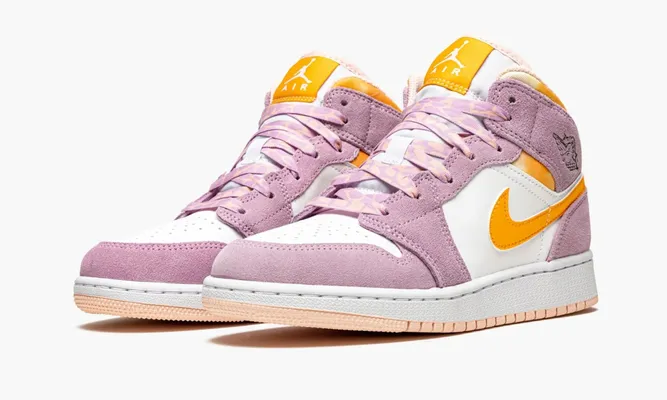 Кроссовки Air Jordan 1 Mid SE GS «Arctic Pink University Gold» оранжевый