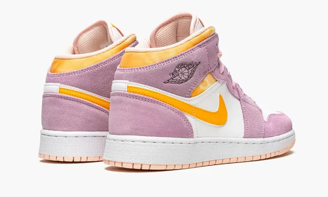 Кроссовки Air Jordan 1 Mid SE GS «Arctic Pink University Gold» оранжевый