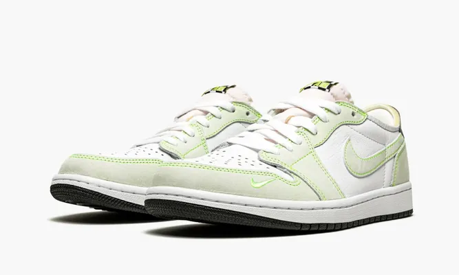 Кроссовки Air Jordan 1 Low OG «Ghost Green» зеленый
