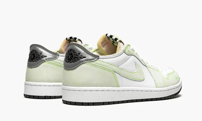 Кроссовки Air Jordan 1 Low OG «Ghost Green» зеленый