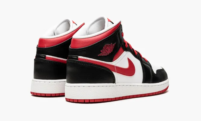 Кроссовки Air Jordan 1 Mid GS «Very Berry» черный