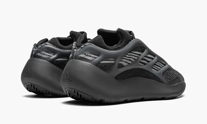 Кроссовки Yeezy 700 V3 «Dark Glow» черный