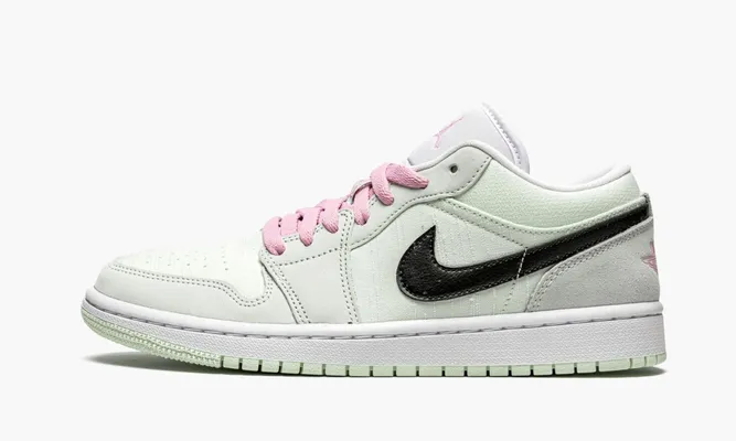 Кроссовки Air Jordan 1 Low SE WMNS «Barely Green» зеленый