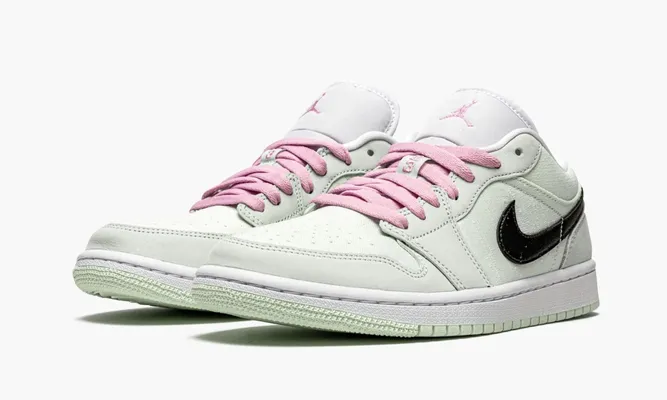 Кроссовки Air Jordan 1 Low SE WMNS «Barely Green» зеленый