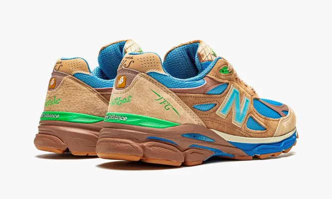 Кроссовки New Balance 990v3 «Joe Freshgoods Outside Clothes» коричневый