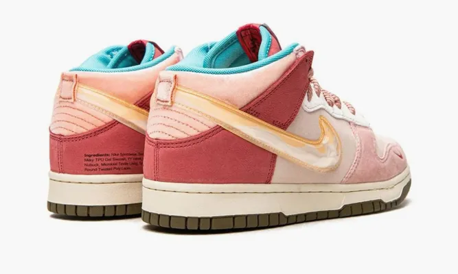 Кроссовки Nike Dunk Mid «Social Status Free Lunch Strawberry Milk» розовый