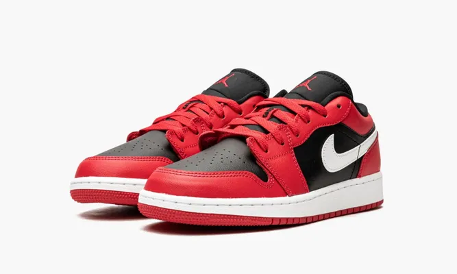 Кроссовки Air Jordan 1 Low GS «Black / Very Berry» красный