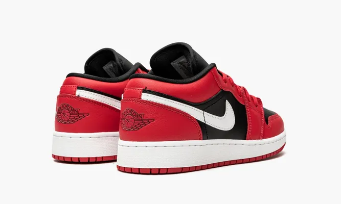 Кроссовки Air Jordan 1 Low GS «Black / Very Berry» красный