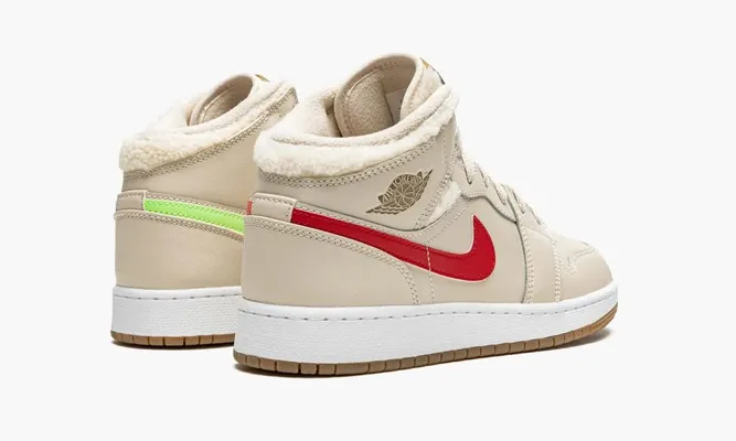 Кроссовки Air Jordan 1 Mid Utl GS «Fleece» кремовый