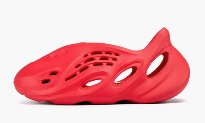 Кроссовки Yeezy Foam Rnnr «Vermillion» красный