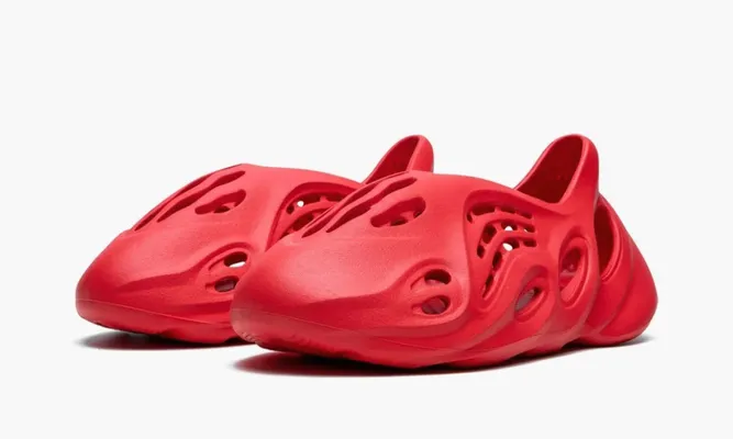 Кроссовки Yeezy Foam Rnnr «Vermillion» красный
