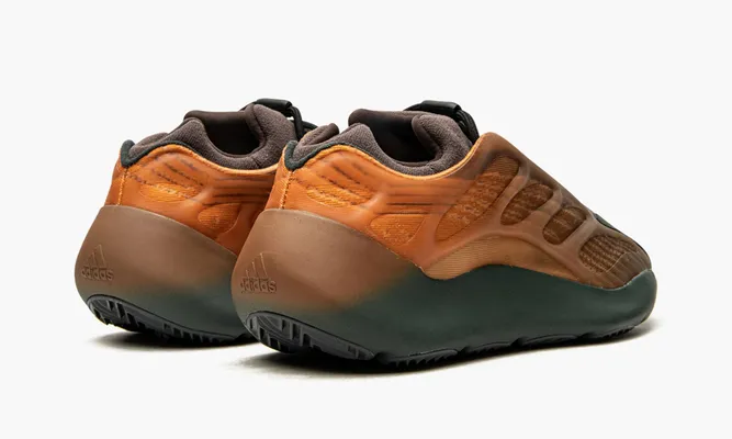 Кроссовки Yeezy 700 V3 «Copper Fade» оранжевый