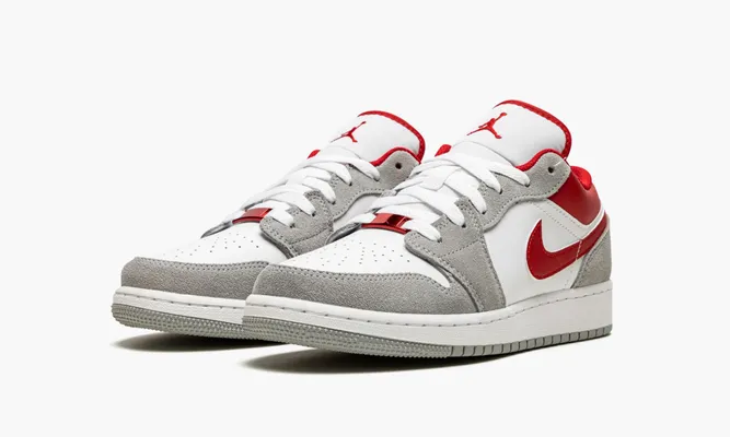 Кроссовки Air Jordan 1 Low SE GS «Light Smoke Grey / Gym Red» серый,белый