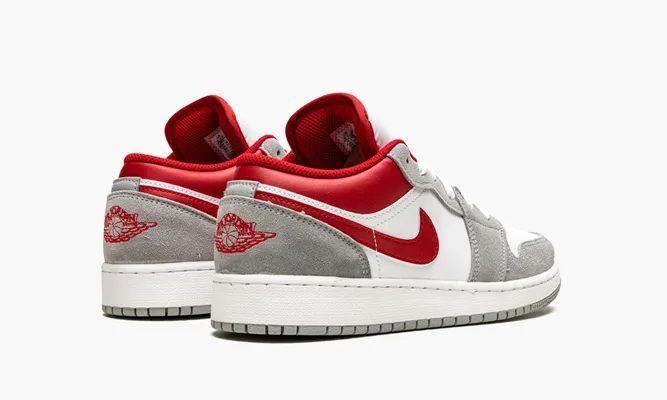Кроссовки Air Jordan 1 Low SE GS «Light Smoke Grey / Gym Red» серый,белый