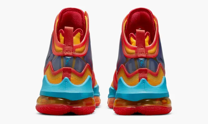 Для баскетбола Nike Lebron 19 «Tune Squad» оранжевый