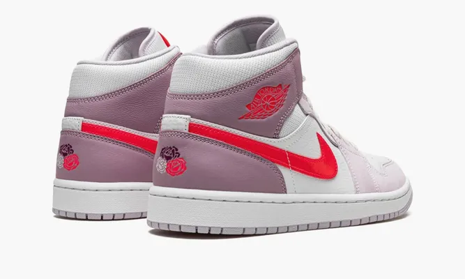 Кроссовки Air Jordan 1 Mid WMNS «Valentine's Day 2022» розовый