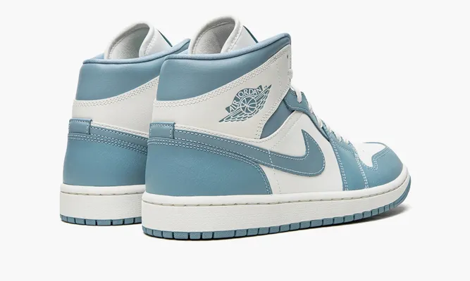 Кроссовки Air Jordan 1 Mid WMNS «Unc 2022» lightBlue