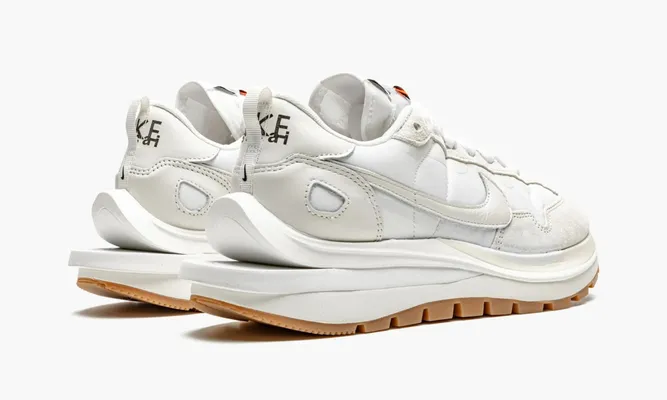 Кроссовки Nike Sacai Vaporwaffle «Sail Gum» белый