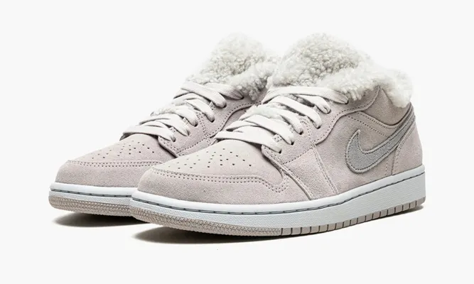 Кроссовки Air Jordan 1 Low WMNS «Sherpa Fleece» серый
