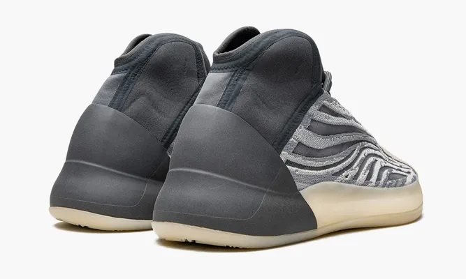 Для баскетбола Yeezy Qntm “mono Carbon” серый