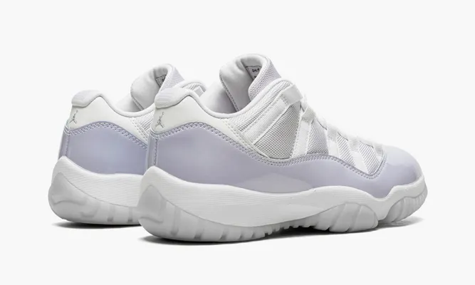 Для баскетбола Jordan 11 Retro Low WMNS «Pure Violet» фиолетовый