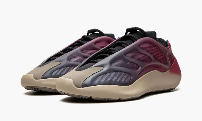 Кроссовки Yeezy 700 V3 «Fade Carbon» &nbsp;Fade Carbon/Fade Carbon/Fade Carbon