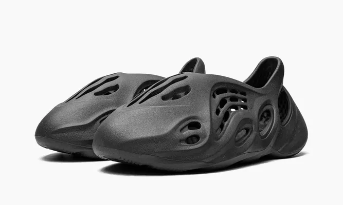 Кроссовки Yeezy Foam Rnnr «Onyx» черный