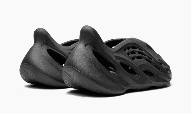 Кроссовки Yeezy Foam Rnnr «Onyx» черный