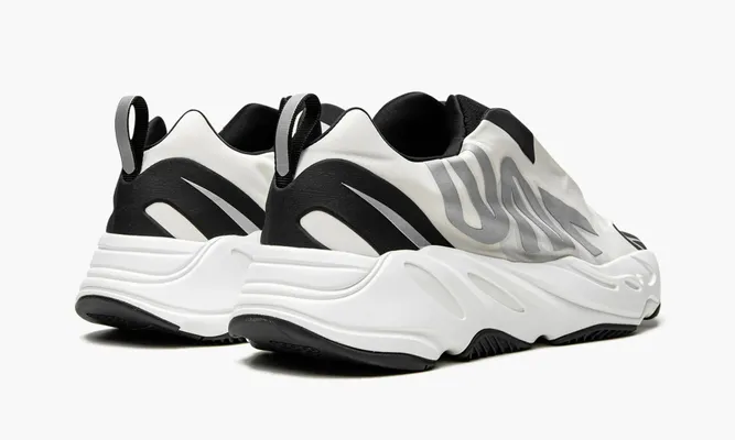Кроссовки Yeezy Boost 700 Mnvn Laceless «Analog» белый