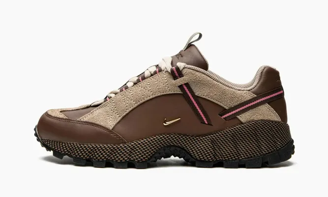 Кроссовки Nike Air Humara LX WMNS «Jacquemus Ale Brown Gold» коричневый