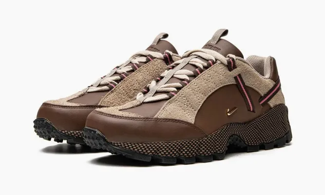 Кроссовки Nike Air Humara LX WMNS «Jacquemus Ale Brown Gold» коричневый