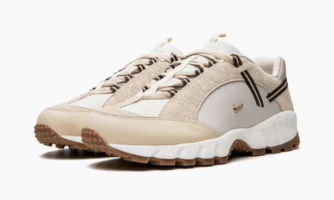 Кроссовки Nike Air Humara LX WMNS «Jacquemus Light Bone Gold» кремовый