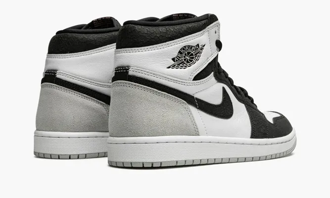 Кроссовки Air Jordan 1 Retro High OG «Bleached Coral» белый,черный
