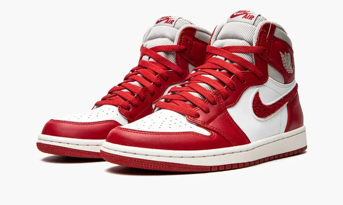 Кроссовки Air Jordan 1 Retro High OG WMNS «Varsity Red» красный