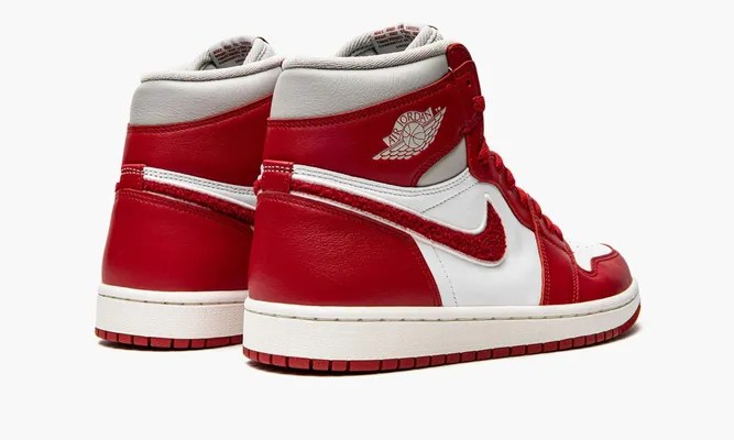 Кроссовки Air Jordan 1 Retro High OG WMNS «Varsity Red» красный
