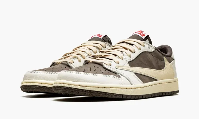 Кроссовки Air Jordan 1 Retro Low OG SP «Travis Scott Reverse Mocha» кремовый