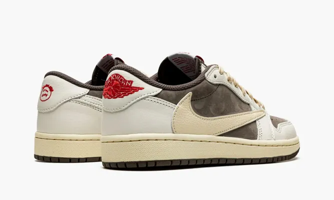 Кроссовки Air Jordan 1 Retro Low OG SP «Travis Scott Reverse Mocha» кремовый