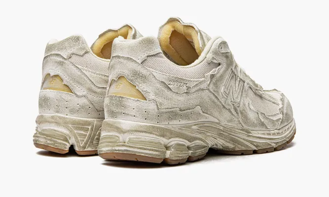 Кроссовки New Balance 2002r «Protection Pack Distressed» кремовый