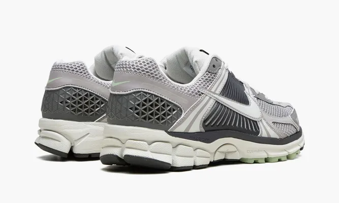 Кроссовки Nike Zoom Vomero 5 WMNS «Cobblestone Flat Pewter» серый