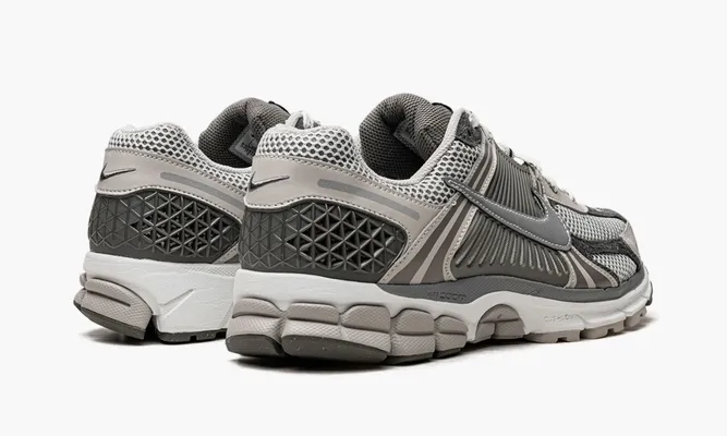 Кроссовки Nike Zoom Vomero 5 «Iron Ore Flat Pewter» серый