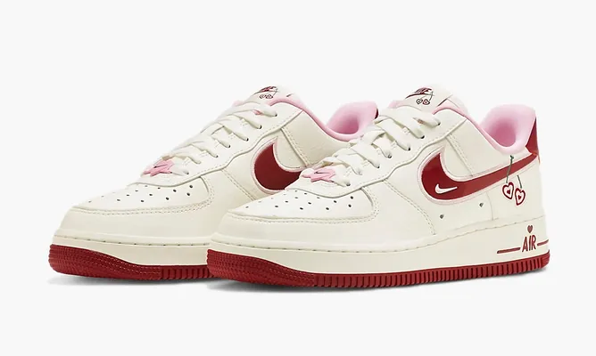 Кроссовки Nike Air Force 1 Low WMNS «Valentine's Day 2023» кремовый