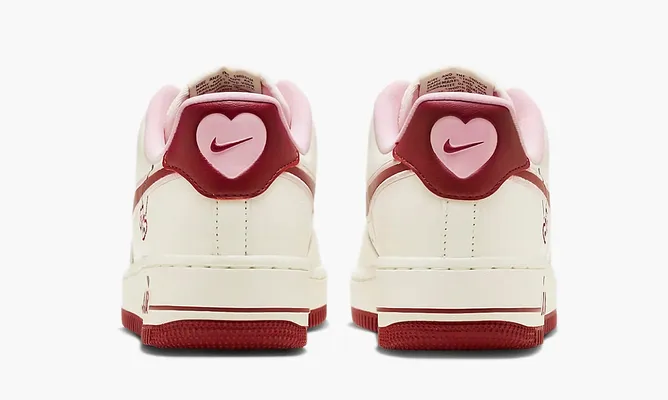 Кроссовки Nike Air Force 1 Low WMNS «Valentine's Day 2023» кремовый