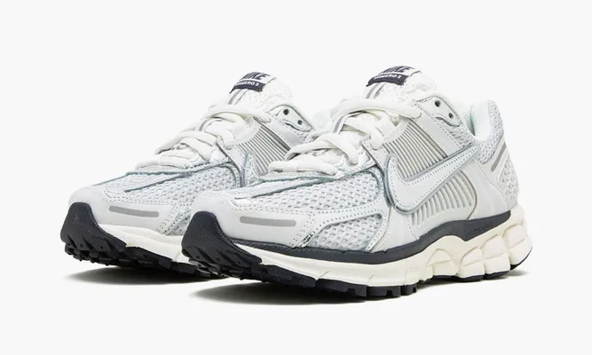 Кроссовки Nike Zoom Vomero 5 WMNS «Photon Dust Metallic Silver» белый