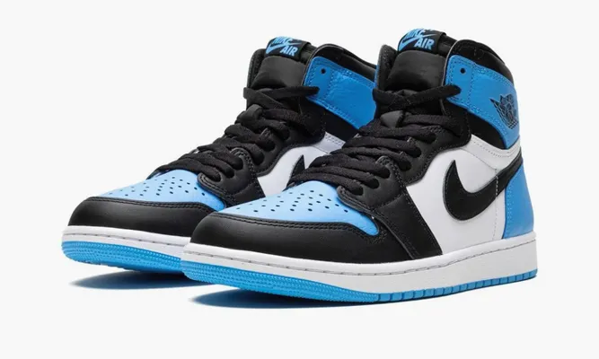 Кроссовки Air Jordan 1 Retro High OG «Unc Toe» lightBlue