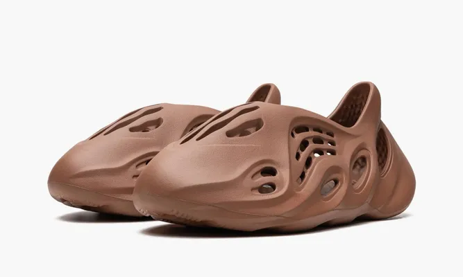 Кроссовки Yeezy Foam Rnnr «Flax» коричневый