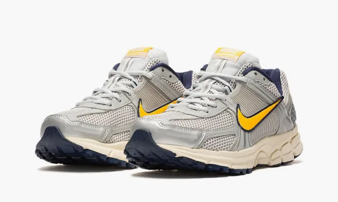 Кроссовки Nike Zoom Vomero 5 «Pure Platinum Laser Orange» оранжевый