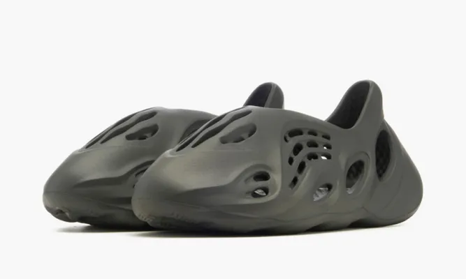 Кроссовки Yeezy Foam Rnnr «Carbon» черный