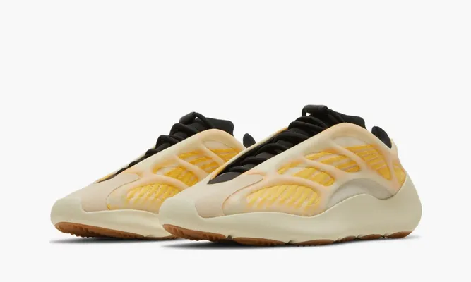 Кроссовки Yeezy 700 V3 «Mono Safflower» желтый