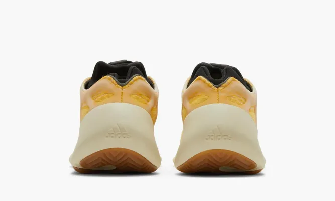 Кроссовки Yeezy 700 V3 «Mono Safflower» желтый