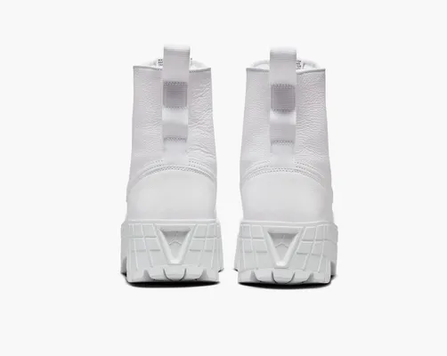 Кроссовки Air Jordan 1 High Brooklyn WMNS «Triple White» белый